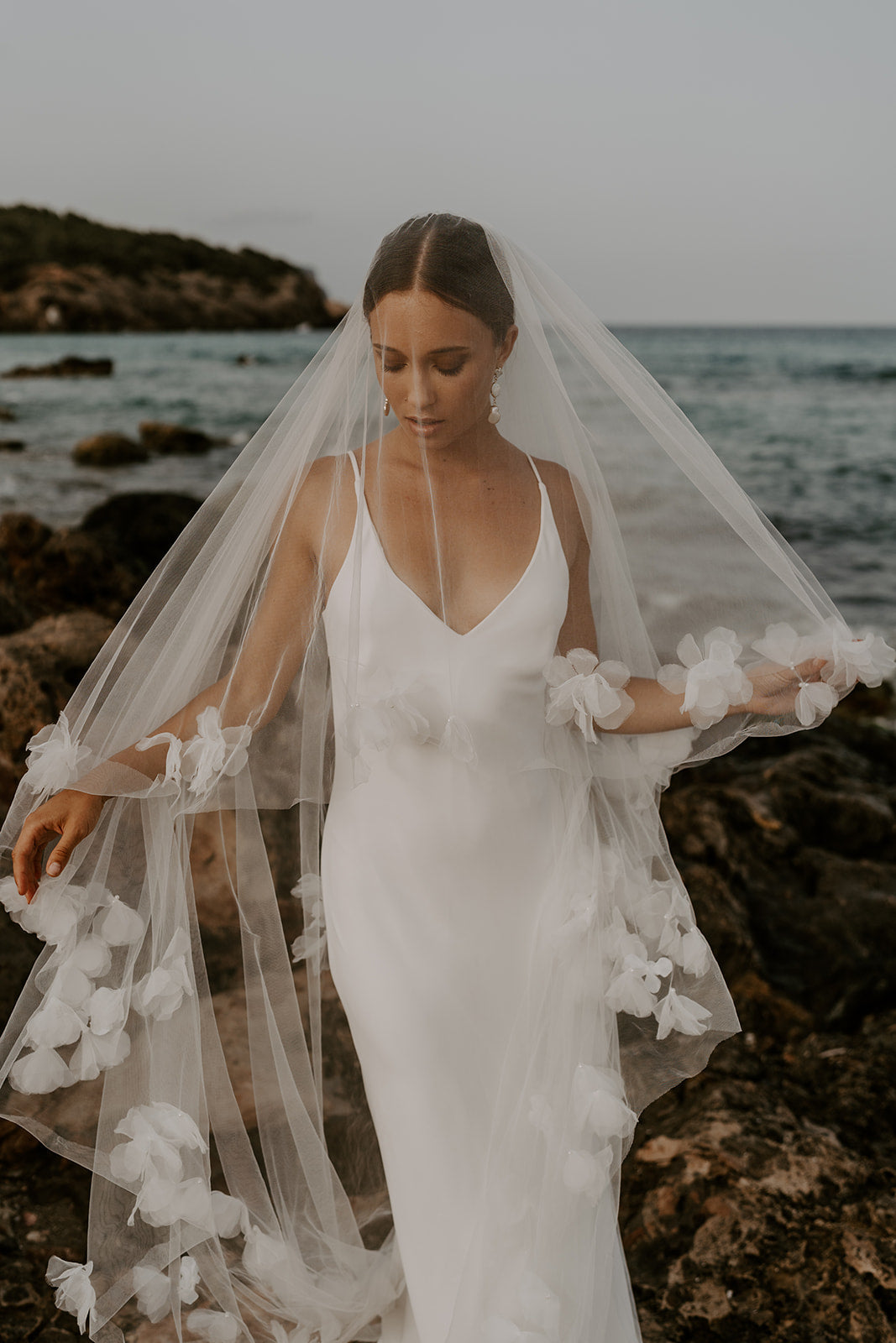 LUZ VEIL TWO TIER - Love Story London