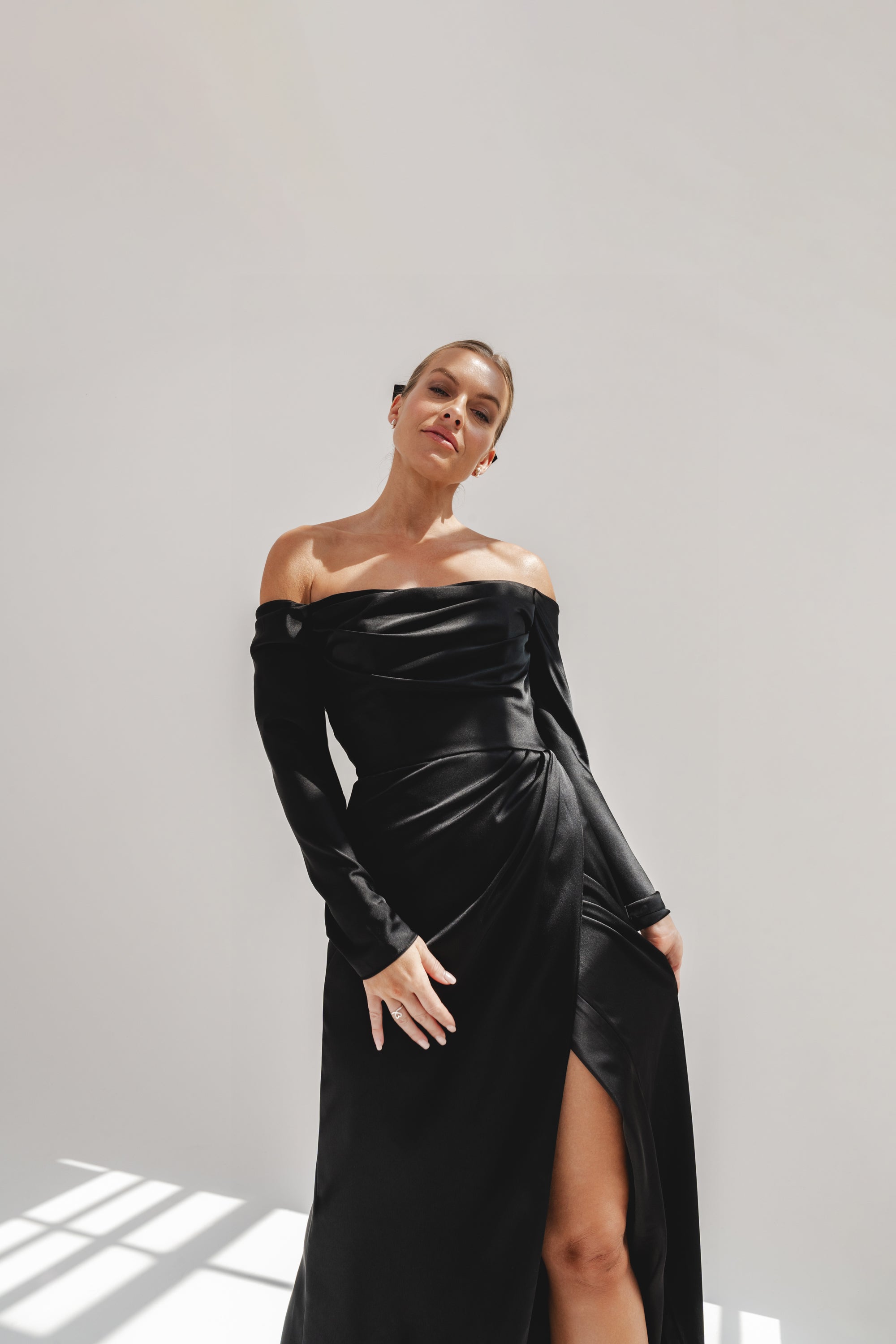 JETT IN BLACK | BLACK SATIN DRESS WITH LONG SLEEVES