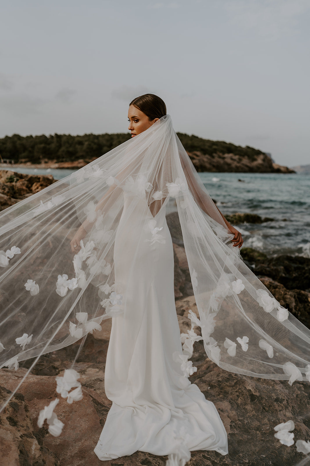 LUZ VEIL TWO TIER - Love Story London