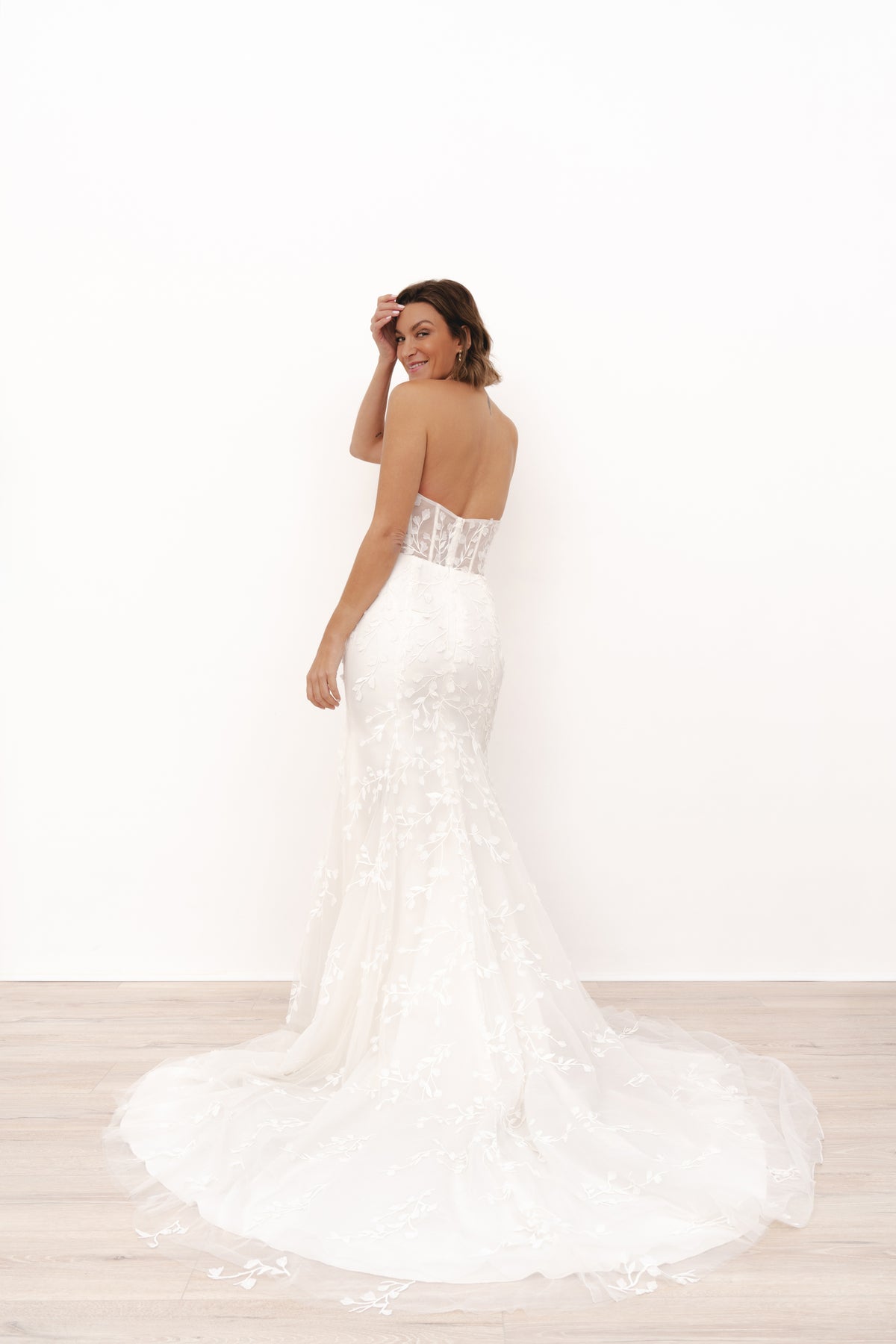 It All Began with a Love Story Veil main image 1